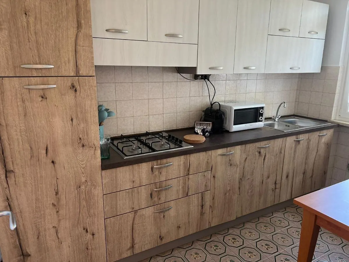 アパート シルミオーネSunflower Apartamentアパートメント